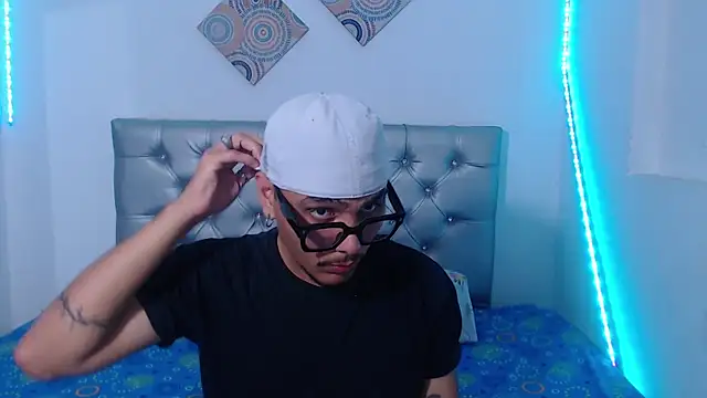 LatinWolfBoy online show from 22, 11, 2025