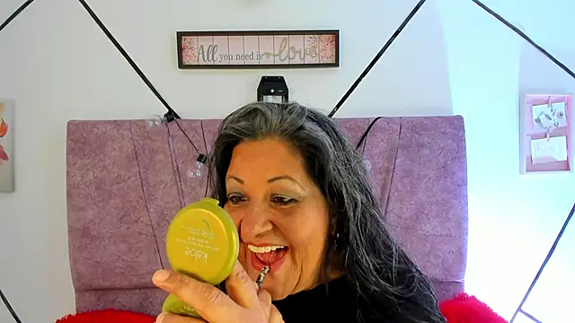 Victoriaa Anderson online show from 7, 2, 2026