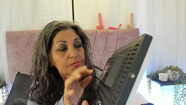 Victoriaa Anderson online show from 2, 4, 2026