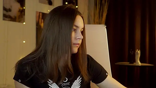 Snapshot of FrancescaCavaliere chatting on 19, 6, 2026 FrancescaCavaliere online show from 19, 6, 2026