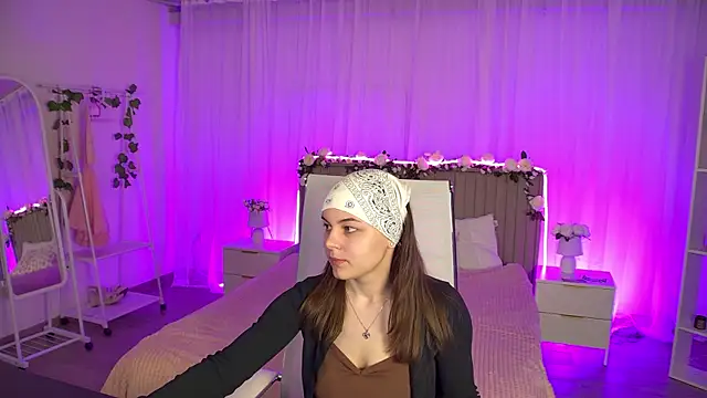 FrancescaCavaliere online show from 5, 5, 2026