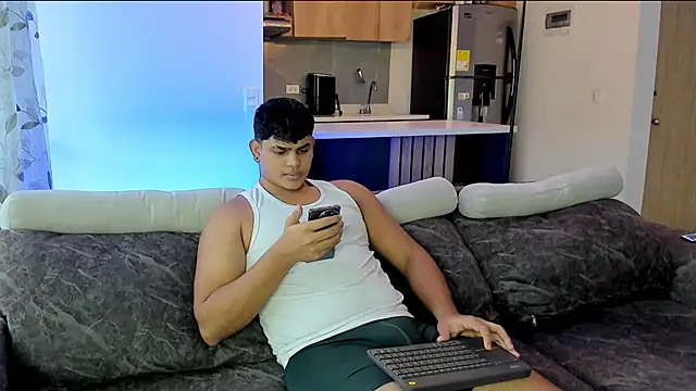 Snapshot of james_smithx chatting on 21, 11, 2025 james smithx online show from 21, 11, 2025