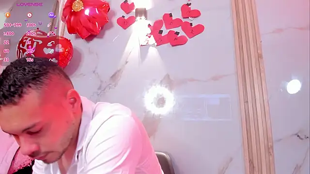 Snapshot of Aron_and_molly chatting on 15, 2, 2026 Aron and molly online show from 15, 2, 2026