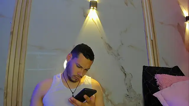 Snapshot of Aron_and_molly chatting on 5, 2, 2026 Aron and molly online show from 5, 2, 2026