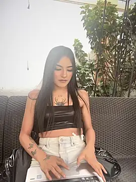 CleoNoir Pink online show from 12, 11, 2025