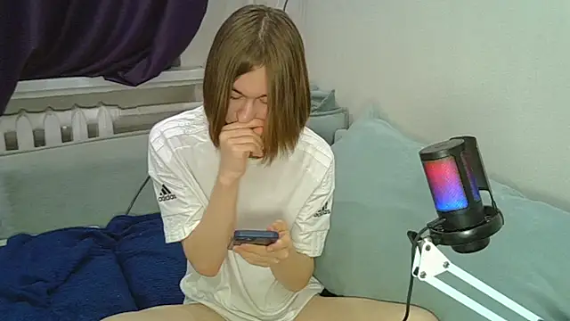 kr1sfemboy online show from 13, 11, 2025