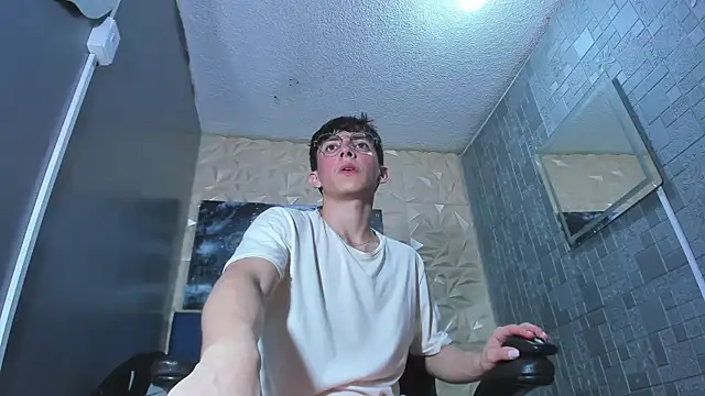 ElanGiraldo online show from 28, 4, 2026