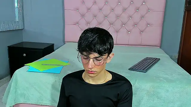 ElanGiraldo online show from 13, 1, 2026