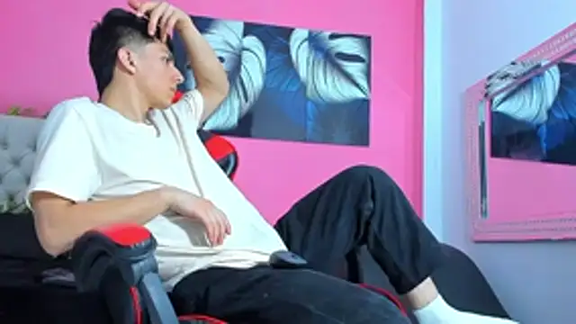 ElanGiraldo online show from 13, 11, 2025