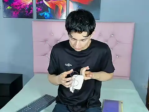 ElanGiraldo online show from 10, 1, 2026