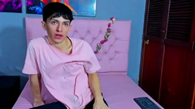 ElanGiraldo online show from 22, 11, 2025