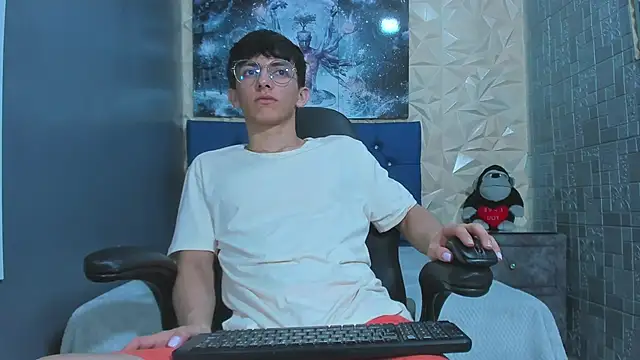 ElanGiraldo online show from 7, 5, 2026