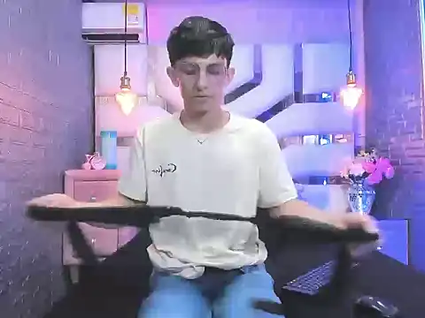 ElanGiraldo online show from 12, 4, 2026