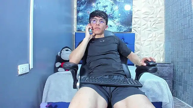 ElanGiraldo online show from 8, 5, 2026