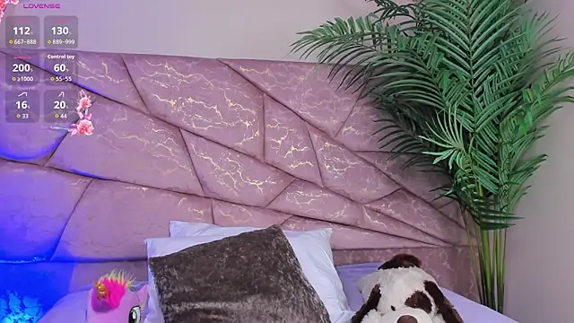  Naomi Fox  online show from 16, 12, 2025