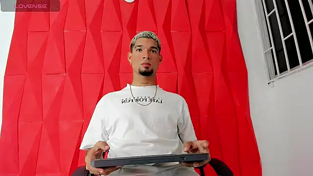 Carlitos sexy online show from 12, 11, 2025