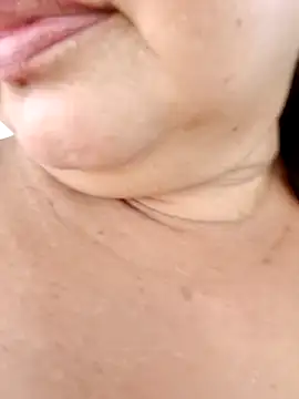 Snapshot of HotXXXgirl_01 chatting on 12, 11, 2025 HotXXXgirl 01 online show from 12, 11, 2025