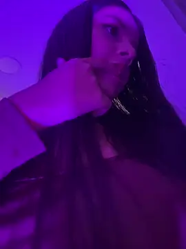 EmmiiGlow online show from 6, 4, 2026