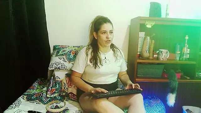 dayan hanks online show from 12, 4, 2026