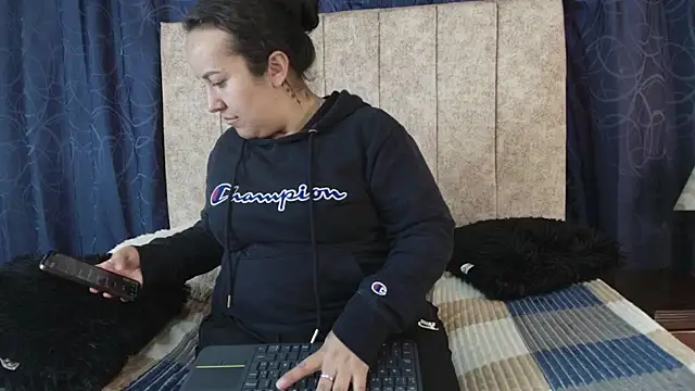 Sofi-Brown online show from 30, 11, 2025