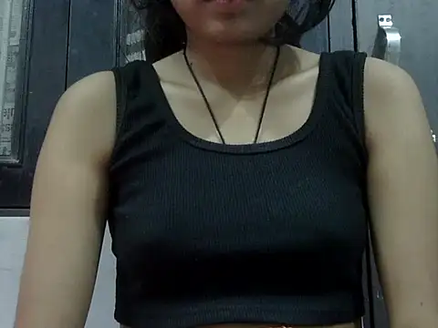 SEXY PRIYA83 online show from 28, 3, 2026