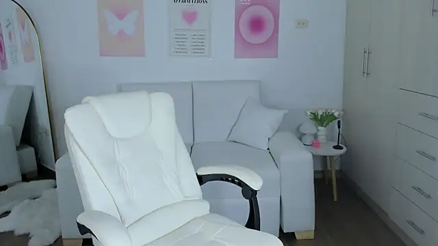 Miaafoxy online show from 18, 11, 2025