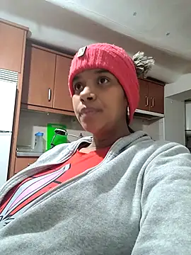 kyliecastell online show from 2, 12, 2025