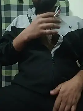 Snapshot of MrToxxic chatting on 25, 11, 2025 MrToxxic online show from 25, 11, 2025