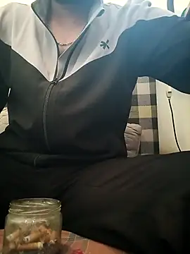 Snapshot of MrToxxic chatting on 13, 11, 2025 MrToxxic online show from 13, 11, 2025