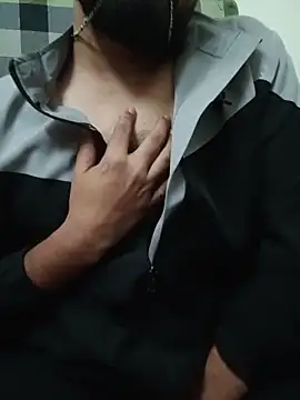 Snapshot of MrToxxic chatting on 21, 11, 2025 MrToxxic online show from 21, 11, 2025