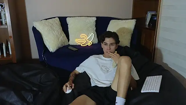 Derekswan online show from 4, 12, 2025