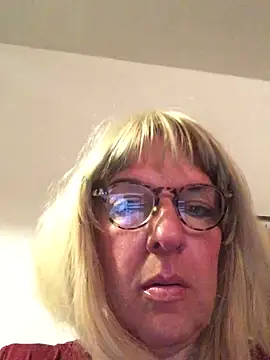 Snapshot of simone_xdressing chatting on 14, 5, 2026 simone xdressing online show from 14, 5, 2026