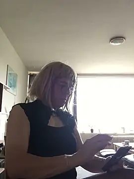 simone xdressing online show from 5, 10, 2025