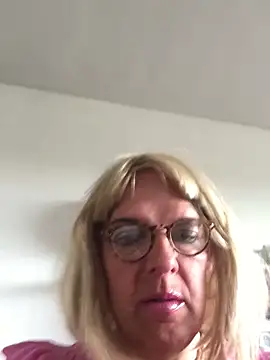 Snapshot of simone_xdressing chatting on 7, 6, 2026 simone xdressing online show from 7, 6, 2026