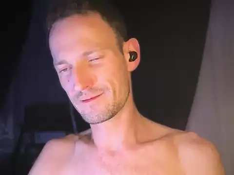 Hotcrazy235 online show from 26, 11, 2025