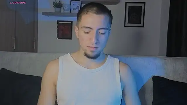 Snapshot of AresMassimoX chatting on 24, 11, 2025 AresMassimoX online show from 24, 11, 2025