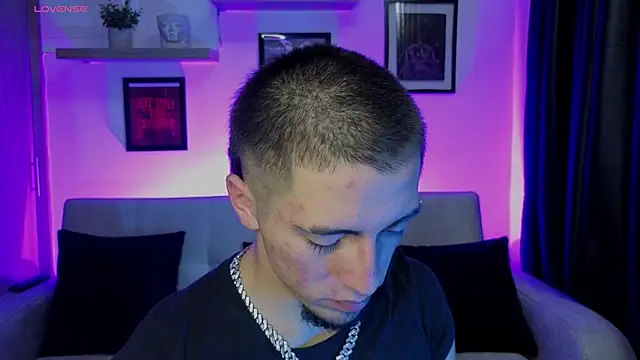 Snapshot of AresMassimoX chatting on 13, 11, 2025 AresMassimoX online show from 13, 11, 2025