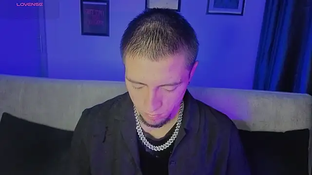 Snapshot of AresMassimoX chatting on 28, 11, 2025 AresMassimoX online show from 28, 11, 2025