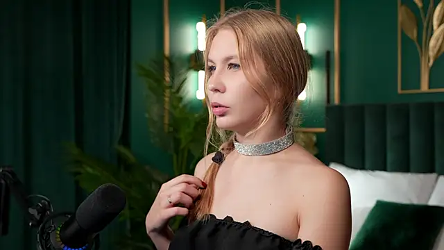 Rosa Evans online show from 2, 12, 2025