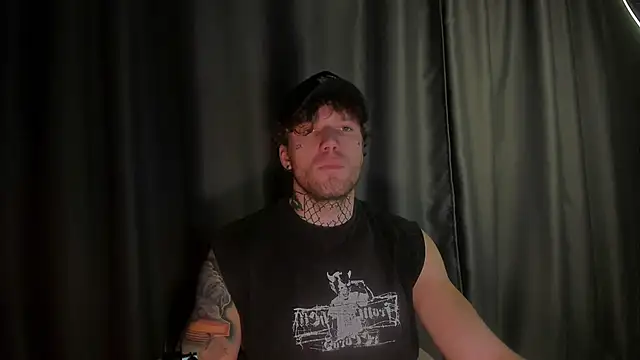 Snapshot of Huntall77 chatting on 1, 12, 2025 Huntall77 online show from 1, 12, 2025