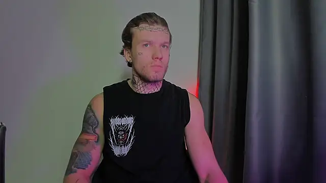 Snapshot of Huntall77 chatting on 28, 11, 2025 Huntall77 online show from 28, 11, 2025