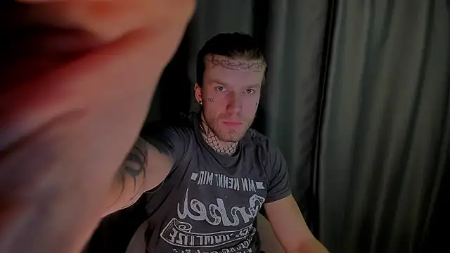 Snapshot of Huntall77 chatting on 30, 11, 2025 Huntall77 online show from 30, 11, 2025