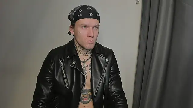 Snapshot of Huntall77 chatting on 17, 11, 2025 Huntall77 online show from 17, 11, 2025