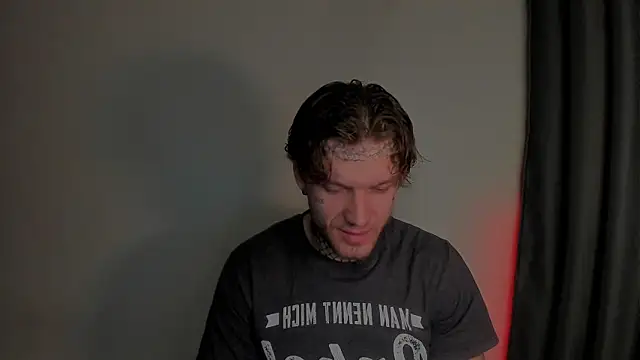 Snapshot of Huntall77 chatting on 29, 11, 2025 Huntall77 online show from 29, 11, 2025