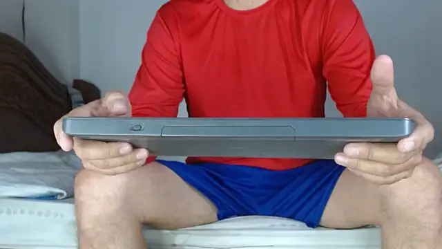 Naty wet 18 online show from 24, 11, 2025