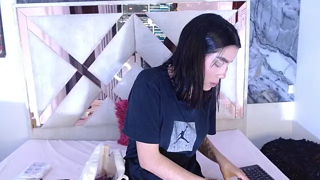 tael novacs online show from 15, 12, 2025