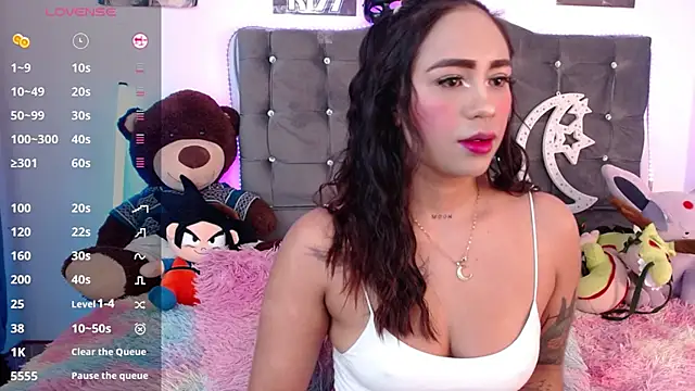 lunabritton1 online show from 10, 4, 2026