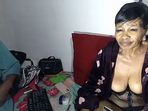 Snapshot of GucciladyXXXX chatting on 20, 11, 2025 GucciladyXXXX online show from 20, 11, 2025