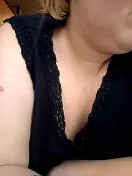 Moumy girl online show from 25, 11, 2025