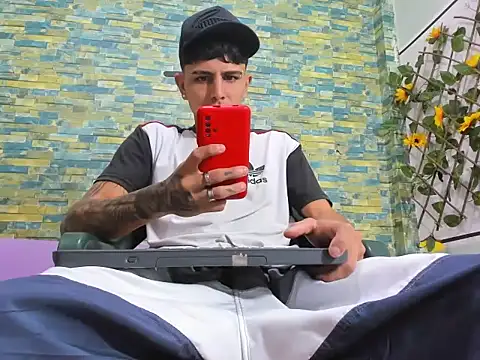 Snapshot of naughty_boy_Maicoll chatting on 27, 11, 2025 naughty boy Maicoll online show from 27, 11, 2025